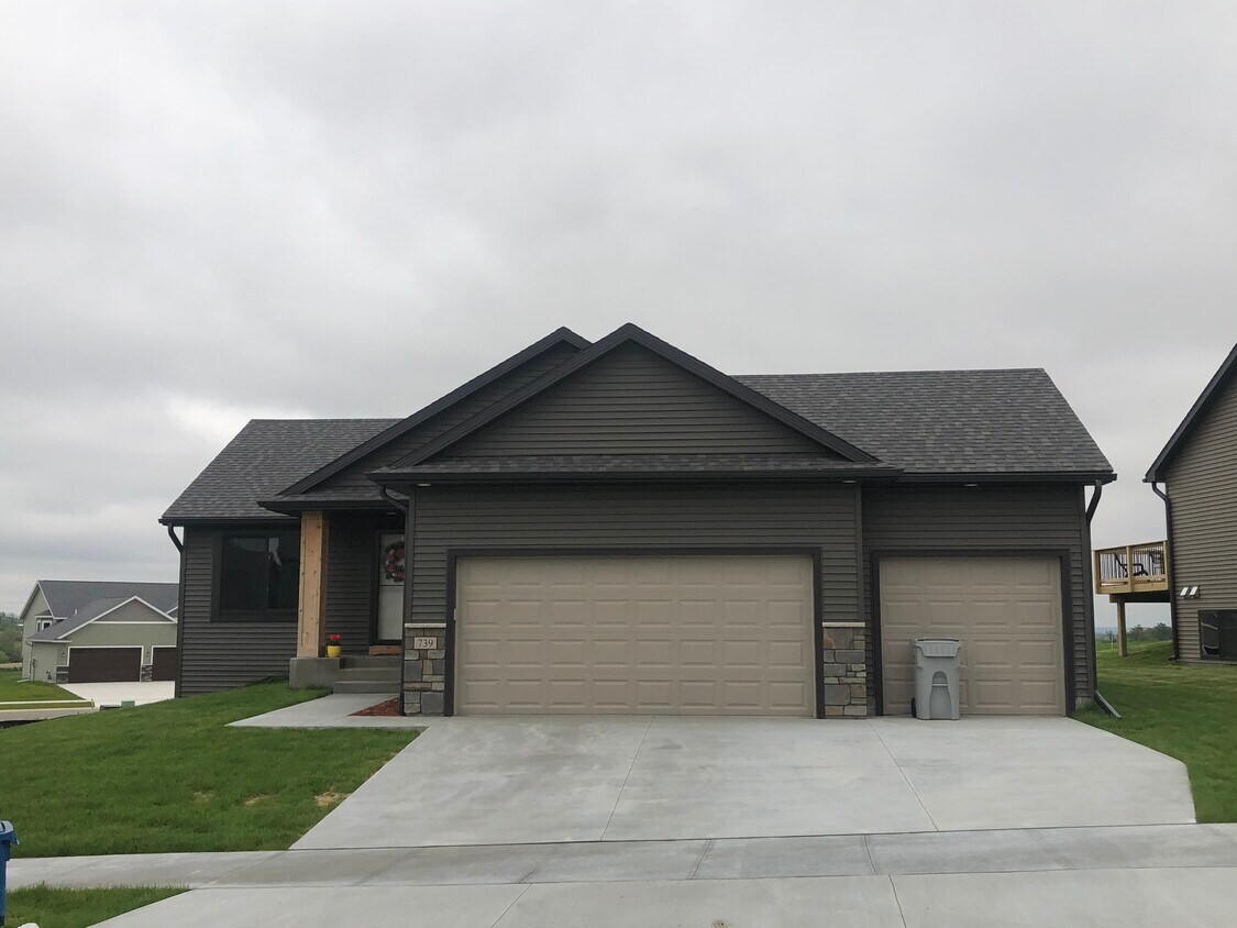 578 Keefe Ct NW, Eyota, MN 55934 House Rental in Eyota, MN