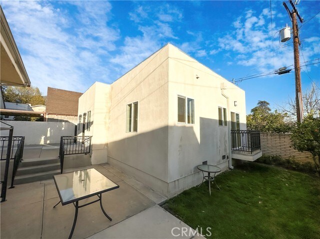 Building Photo - 1344 Justin Ave