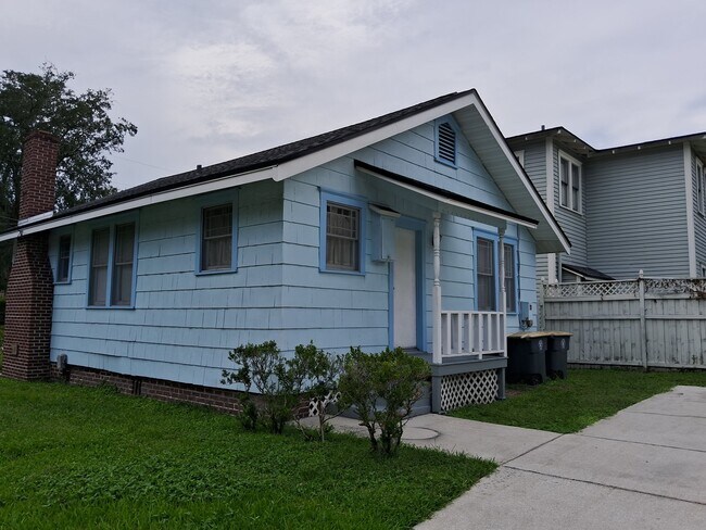 Foto del edificio - 1467 Ingleside Ave