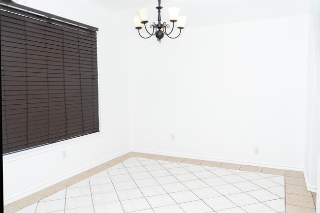 Building Photo - 12914 Pinehall Ln