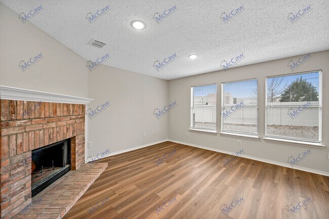 Foto del edificio - Lovely 2-Story in Dallas (75237)!