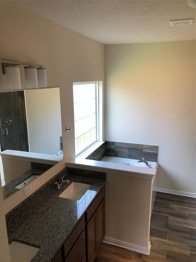 Foto del edificio - 1006 Old Vine Rd