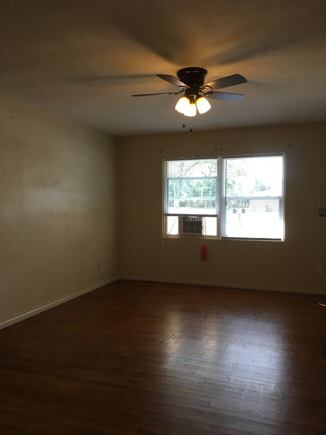 1009 N Alabama Ave, DeLand, FL 32724 Apartment for Rent in DeLand, FL
