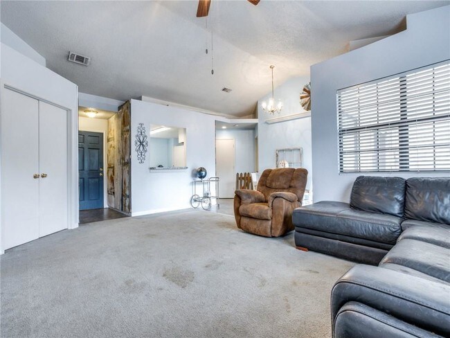 Building Photo - 613 US-377