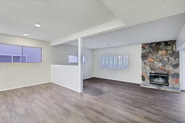 Building Photo - 9767 Rhea Ave
