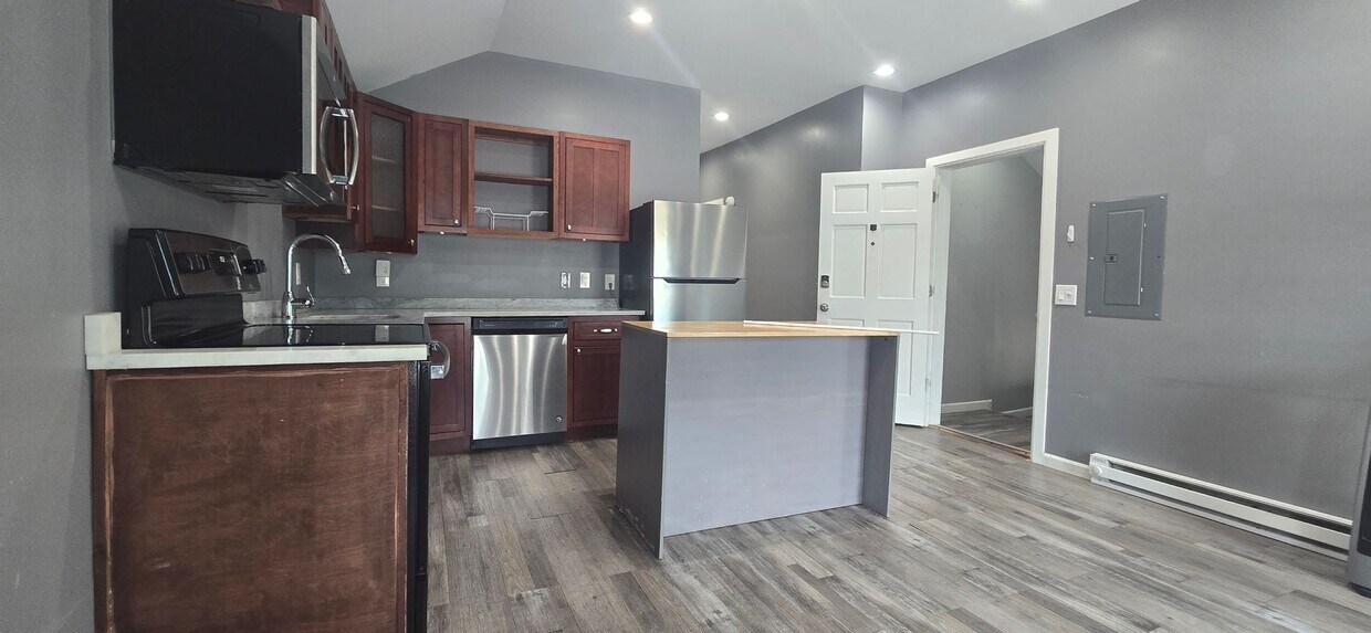 Primary Photo - Beautiful 3/4 bedroom, 1 Bath
