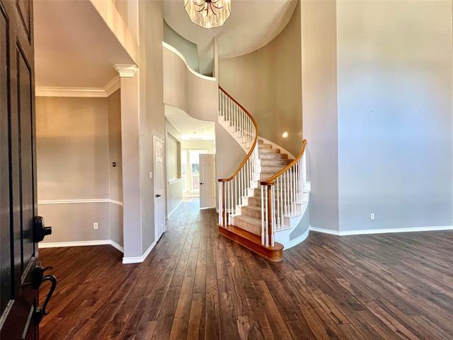 Building Photo - 615 Fallbrook Dr