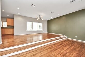 Building Photo - 1823 Southmore Blvd