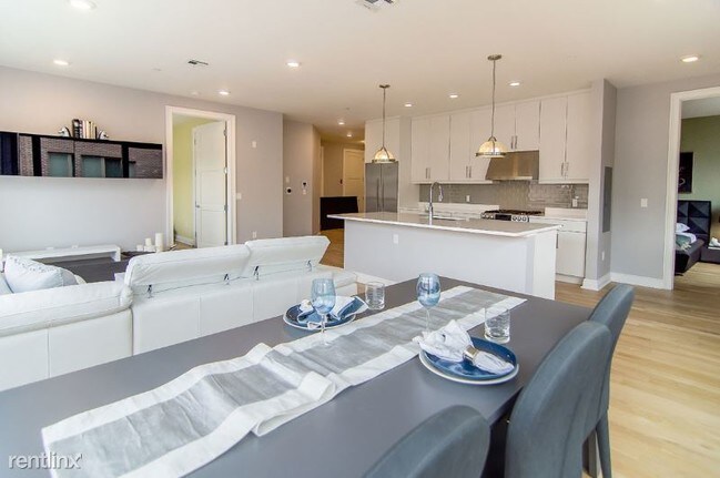 Building Photo - 15 Main St