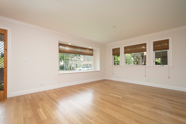 Foto del edificio - 1115 Palm Dr