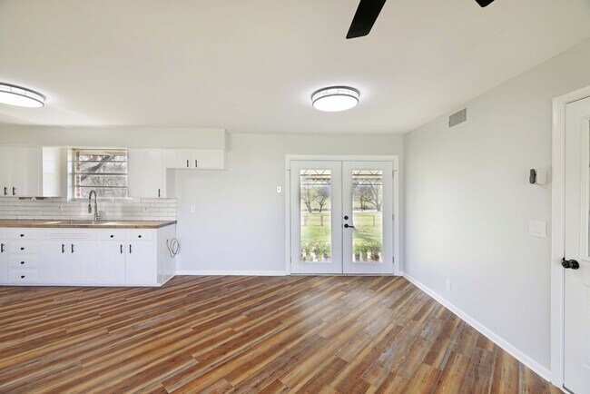 Foto del edificio - Lake Dock Waterfront Home