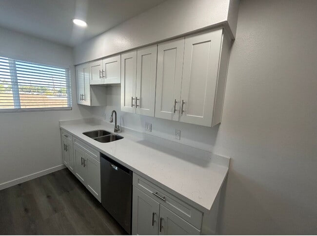 Building Photo - Remodeled 2 bedroom near Downtown Chandler