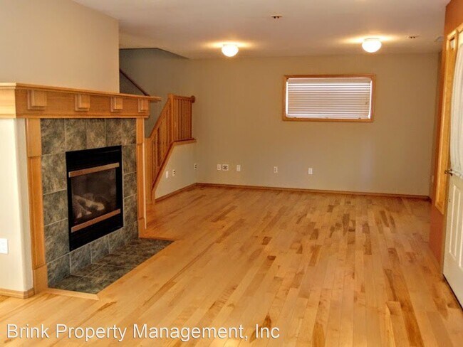 Building Photo - 3 br, 2.5 bath House - 35203 SE Ridge St