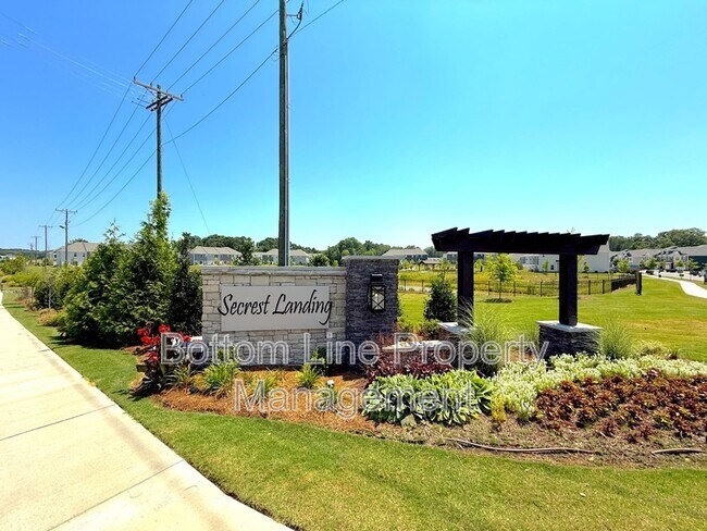 Foto del edificio - 5278 Maynard Hl Dr