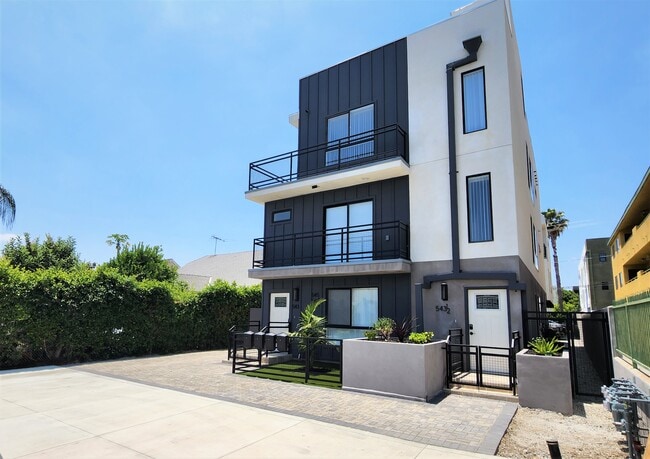 Building Photo - 543 N Kingsley Dr