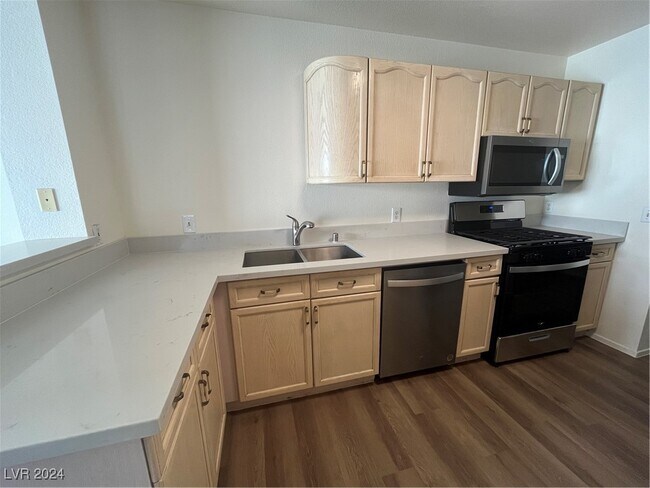 Building Photo - 7971 Lisa Dawn Ave