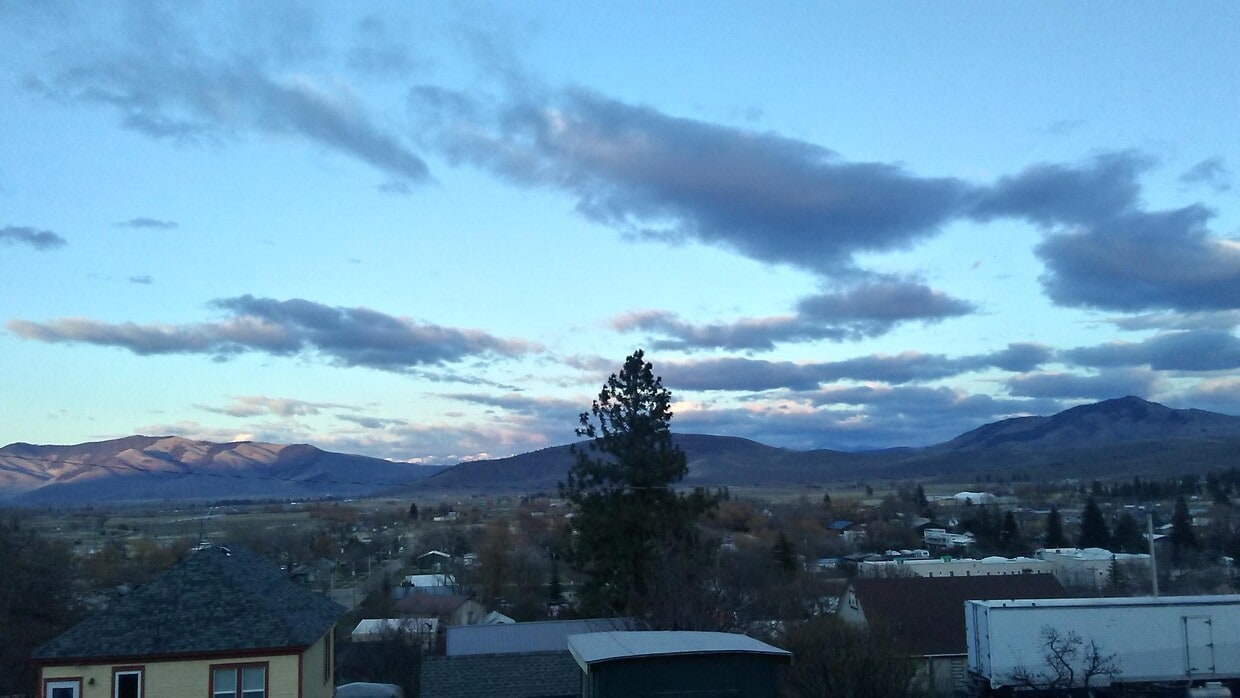 513 3rd Ave N Unit B, Hot Springs, MT 59845 Room for Rent in Hot