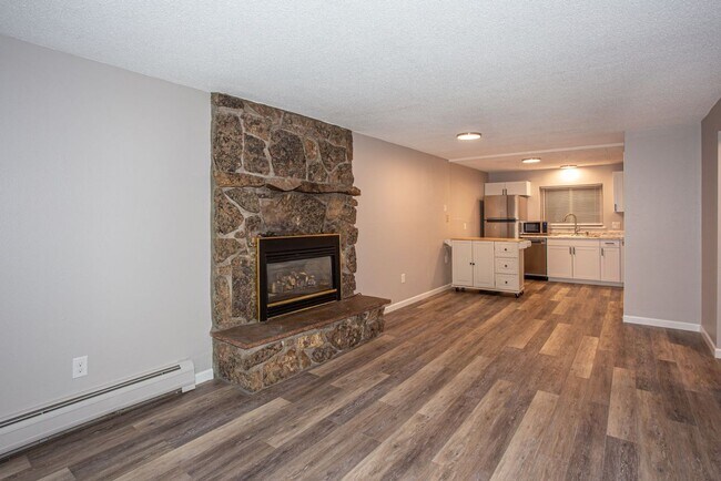 Foto del edificio - 2 Bed 1 Bath On Bus Route - Heat Included/...