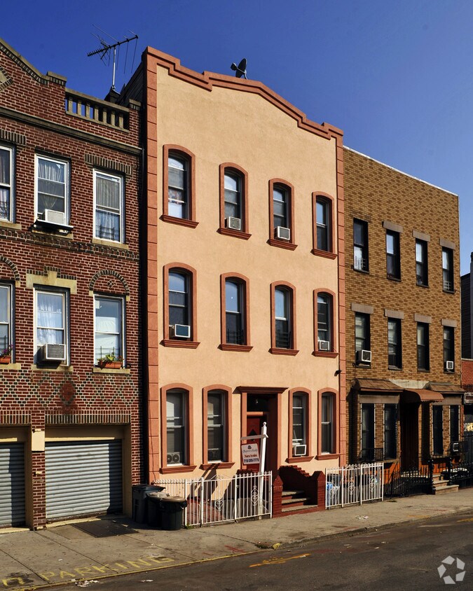 Building Photo - 779 Hart St