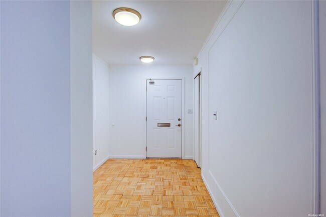 Foto del edificio - 196-03 42nd Ave