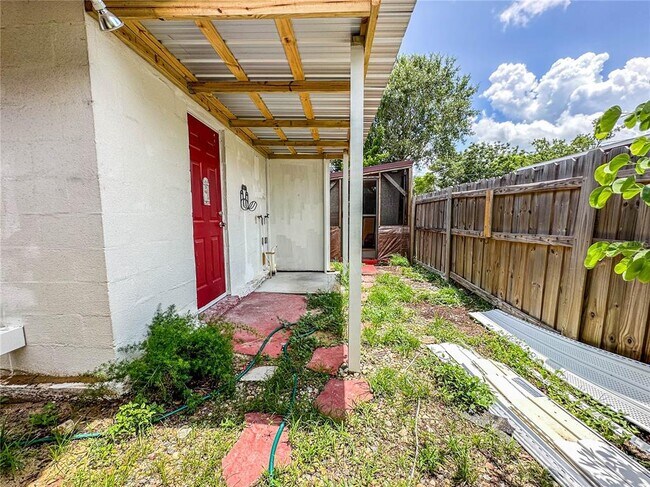 Building Photo - 916 Cohassett Ave