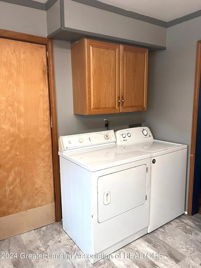 Laundry - 318 N Francis Ave House