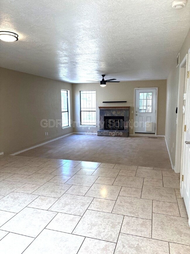 Building Photo - 5828 Elmwood Dr NE