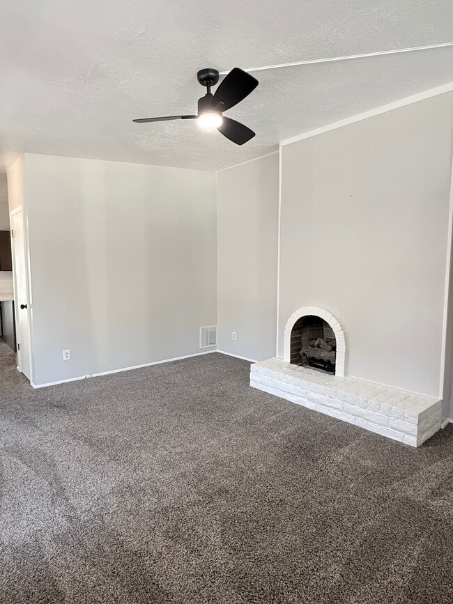 Building Photo - 3815 Orchard Ave