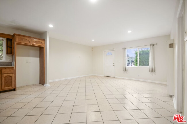 Foto del edificio - 3660 Halldale Ave
