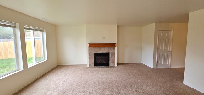 Foto del edificio - Spacious Bremerton Two-Story