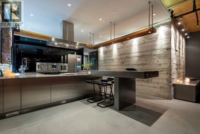 Building Photo - 1155 Mainland St