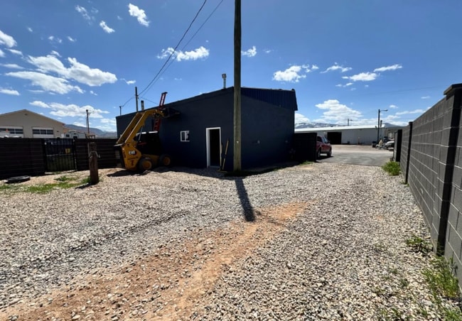 Building Photo - 3152 W 500 N