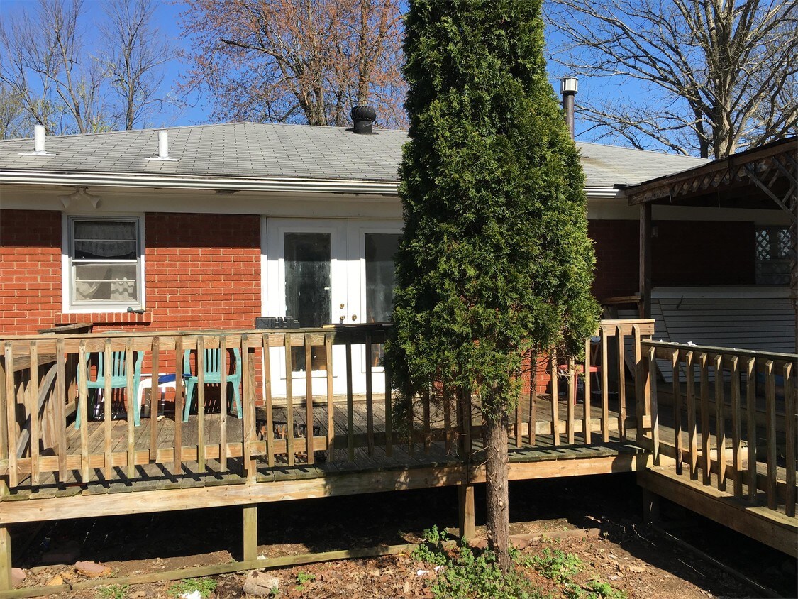 Building Photo - 2510 Coronet Dr