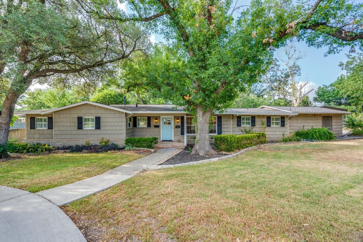 Foto principal - TERRELL HILLS 3-BEDROOM, SINGLE STORY