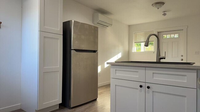 Foto del edificio - 815 SW 8th St