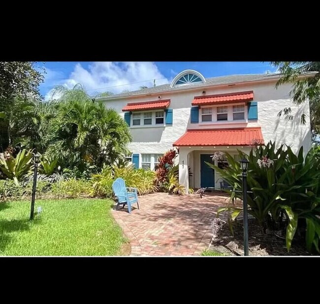 Building Photo - 422 N Palmway
