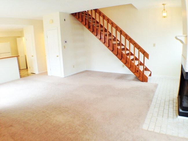Building Photo - SPACIOUS CONDO W/ 2 FULL MASTER BEDROOM!
