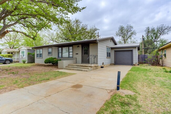 Building Photo - Newly Renovated Home in the Medical District!