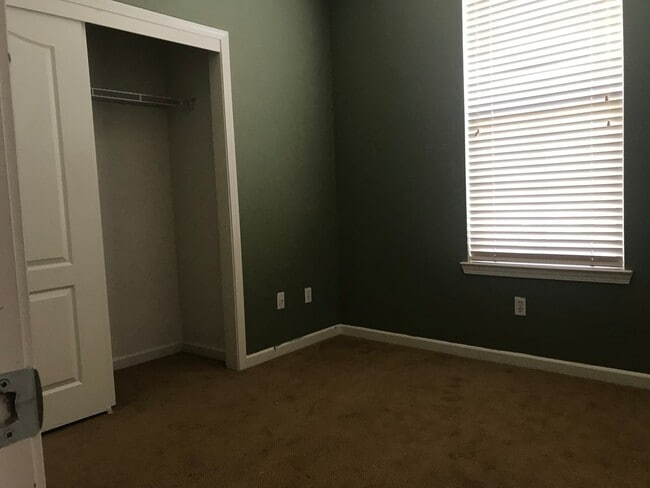Building Photo - Beautiful 4 bedroom in Curti Ranch