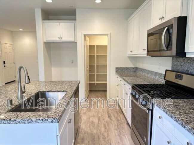 Foto del edificio - 27401 Red Rock Rd.