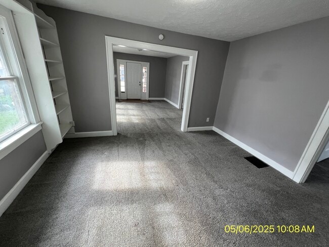 Building Photo - 1522 W 8th St