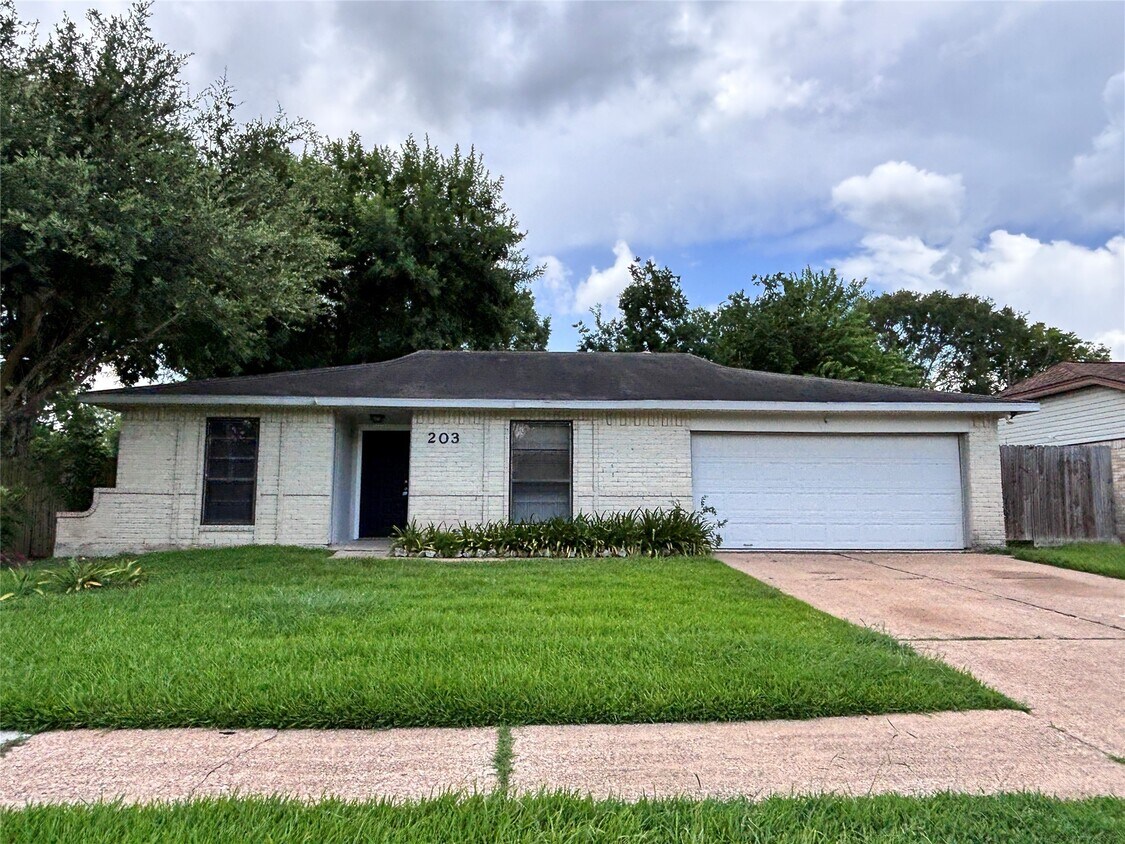 Primary Photo - 203 Woodvale St