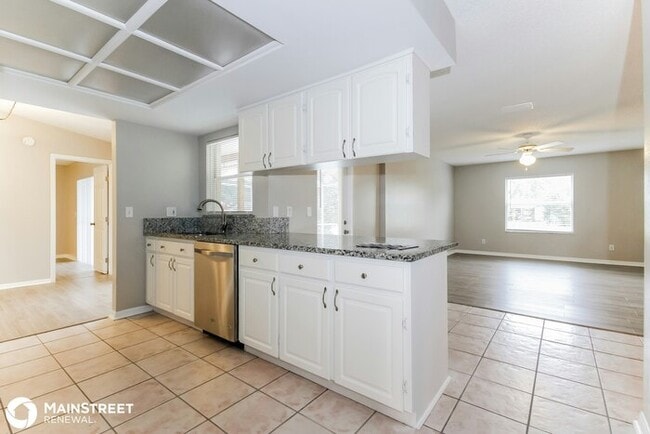 Building Photo - 17813 Fallowfield Dr, Lutz, FL 33549