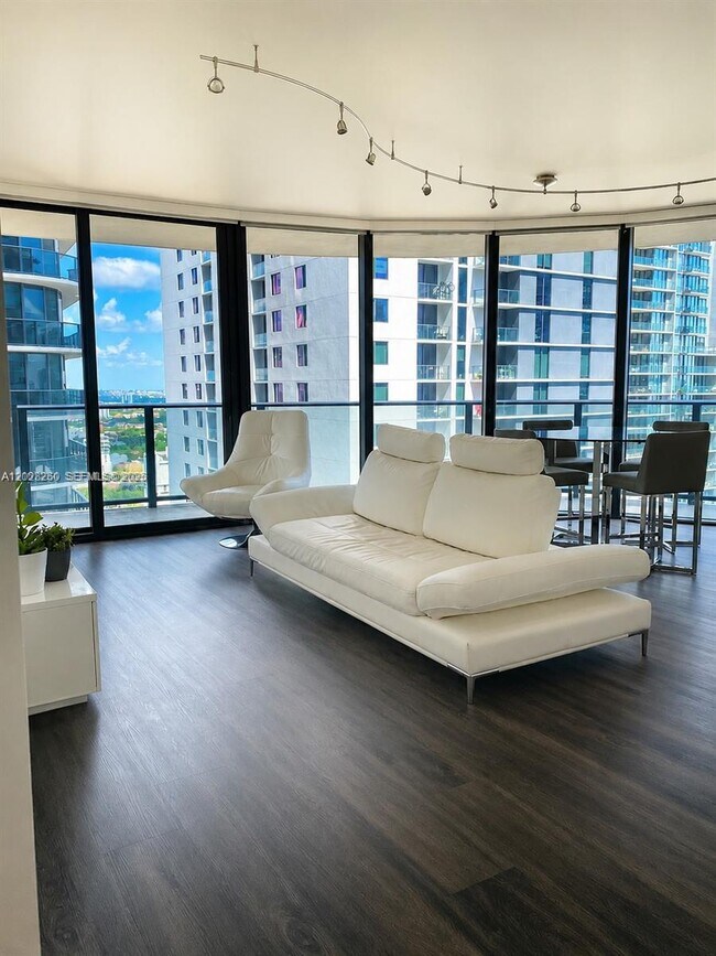 Foto del edificio - 45 SW 9th St