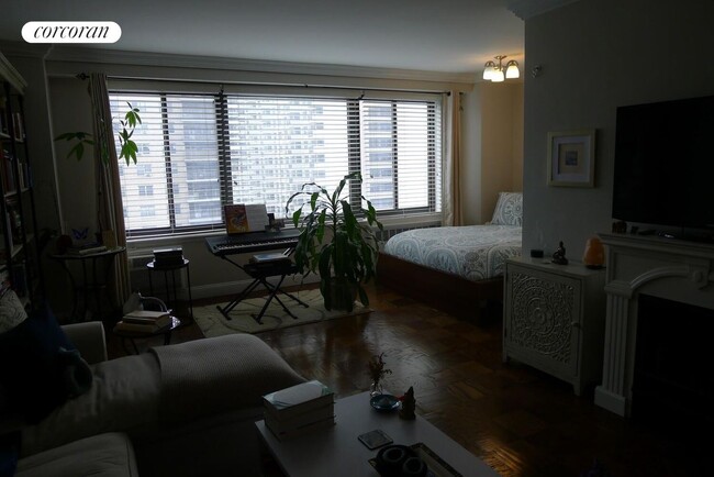 Building Photo - 382 Central Prk W