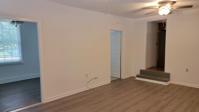 Building Photo - 517 des