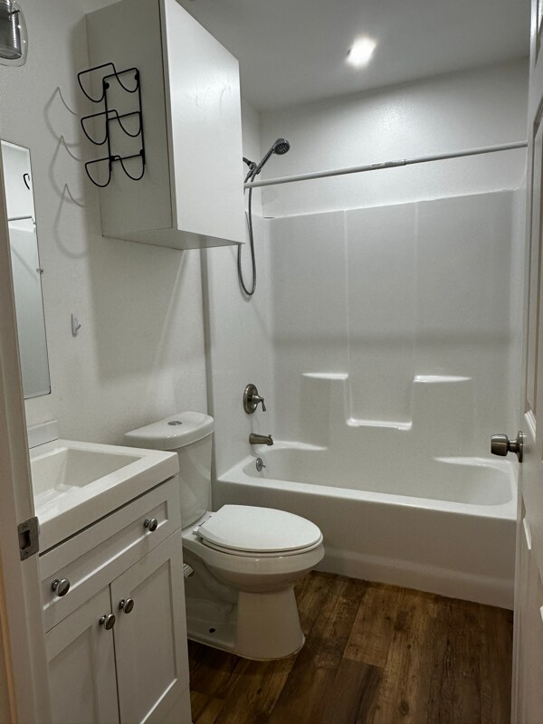 Foto del edificio - 548 Dixon Dr