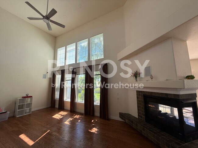 Foto del edificio - 5158 Silver Feather Cir