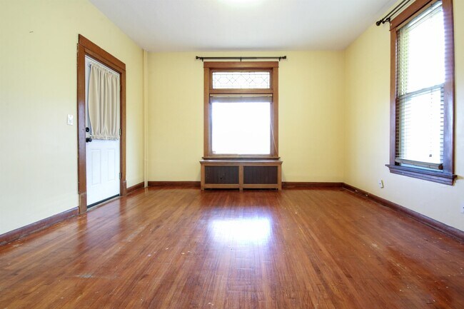 Building Photo - 3212 Cedar Ave S
