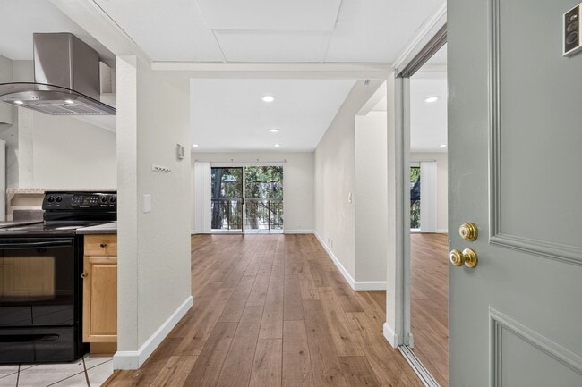Building Photo - Resort-Style Living in Walnut Creek! Bright 1BR w/ Private Tree-Line Balcony!